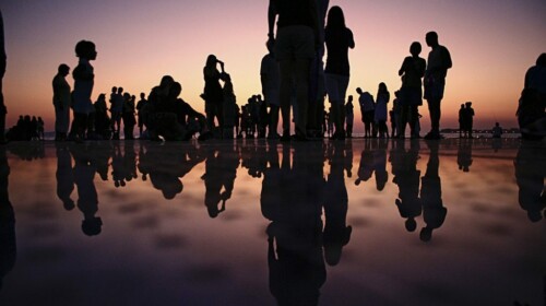 Development and happiness: Both are possible